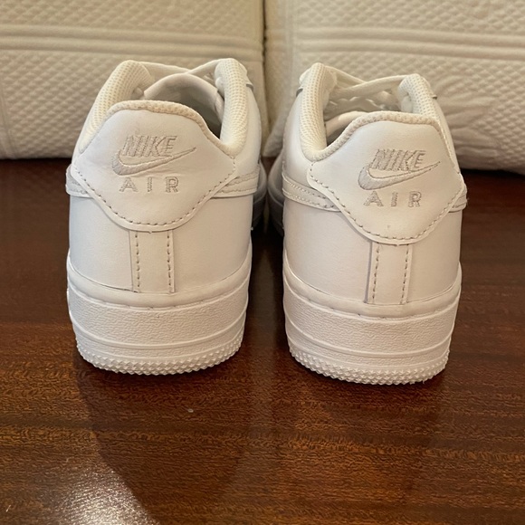 Nike Air Force 1 Leather Sneaker White/White Size 4.5Y/6W - Picture 6 of 11